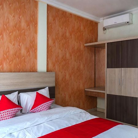 Super Oyo 617 Sukaraja Residence Syariah Бандунг Экстерьер фото