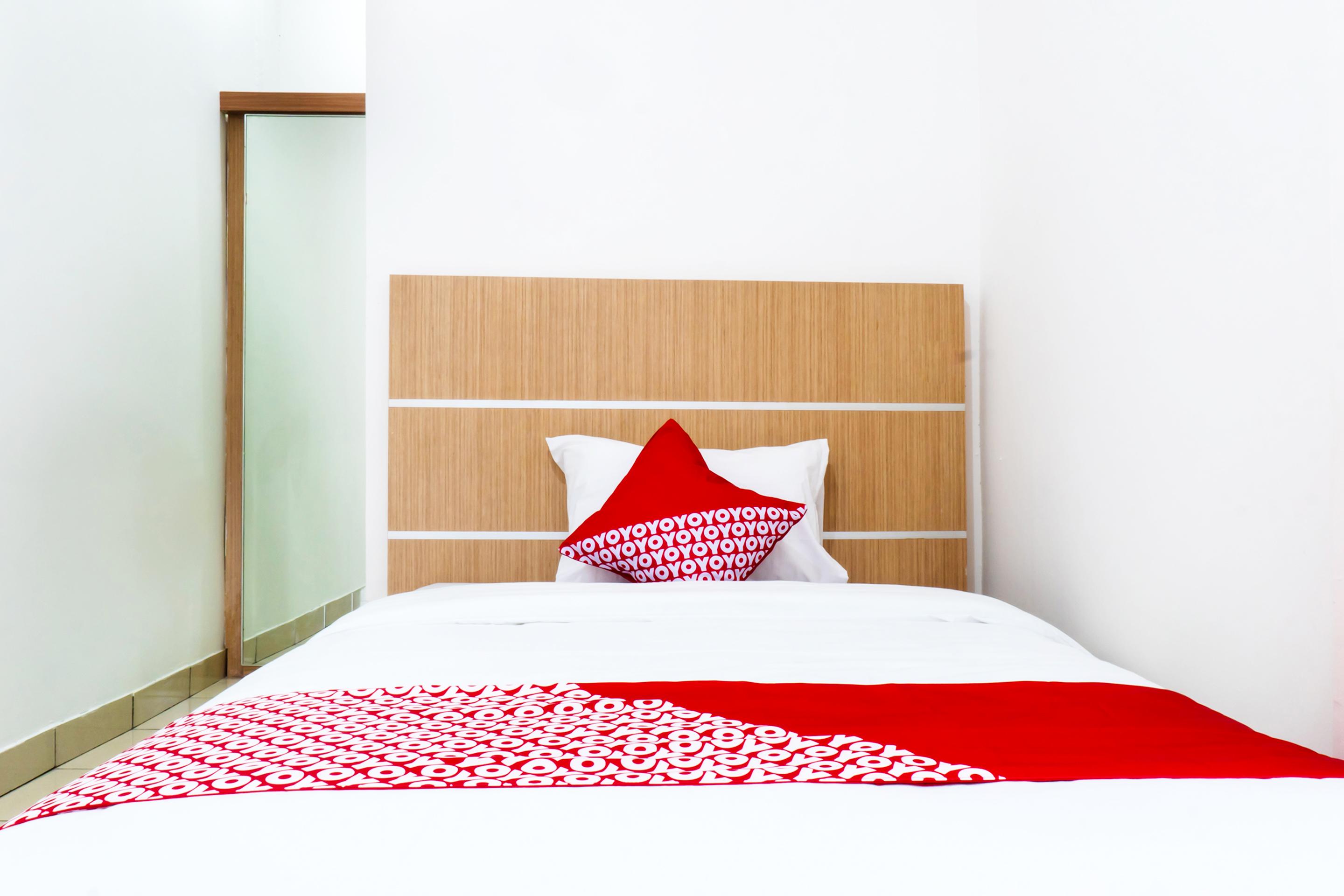 Super Oyo 617 Sukaraja Residence Syariah Бандунг Экстерьер фото