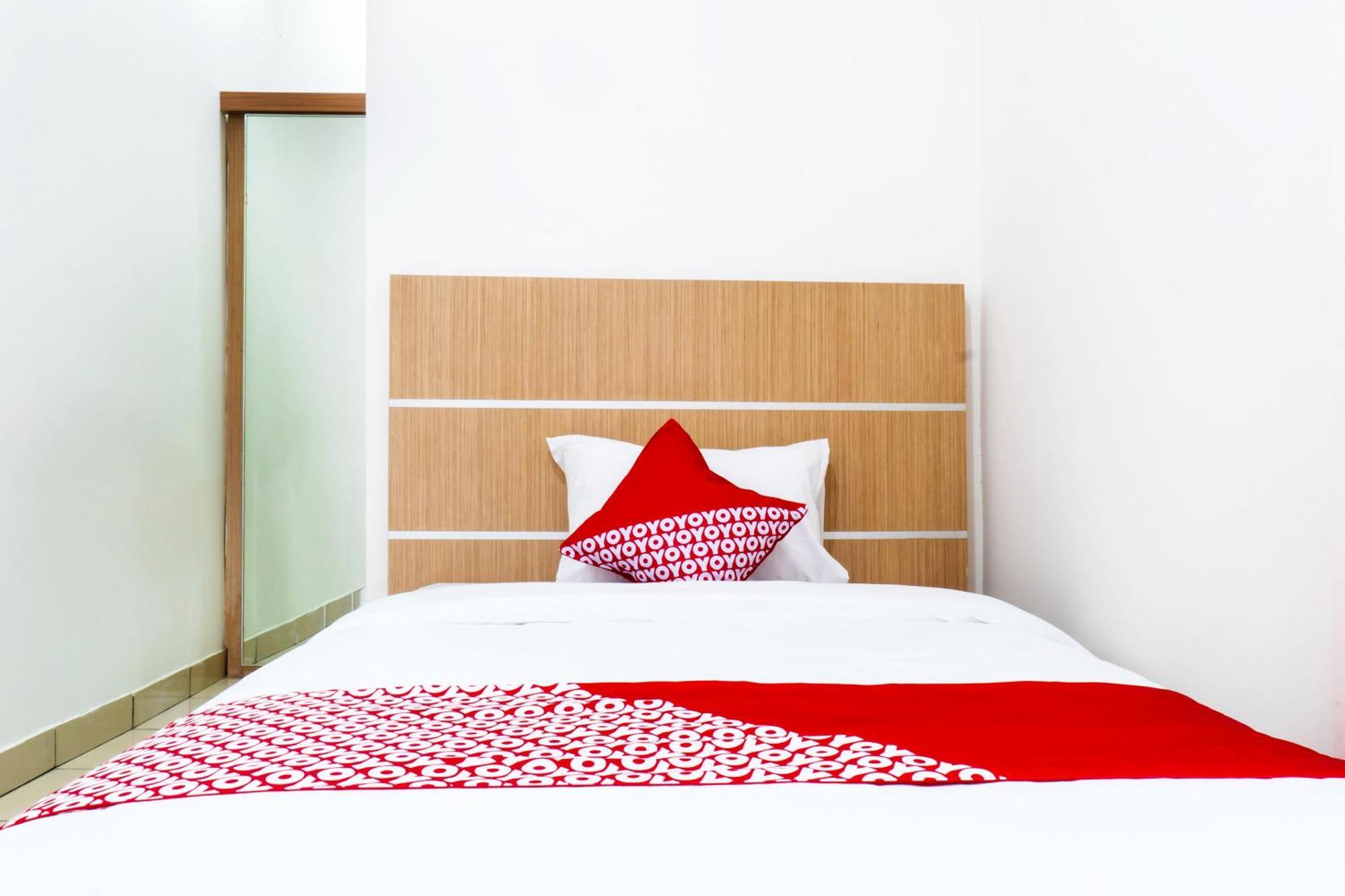 Super Oyo 617 Sukaraja Residence Syariah Бандунг Экстерьер фото