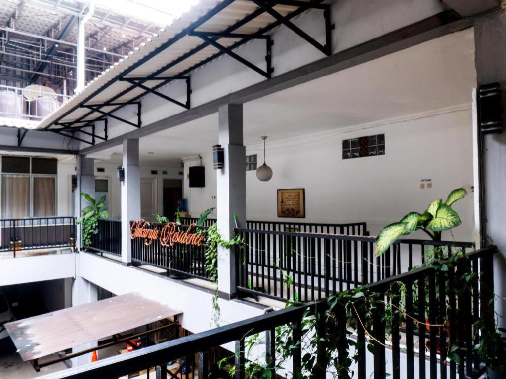 Super Oyo 617 Sukaraja Residence Syariah Бандунг Экстерьер фото