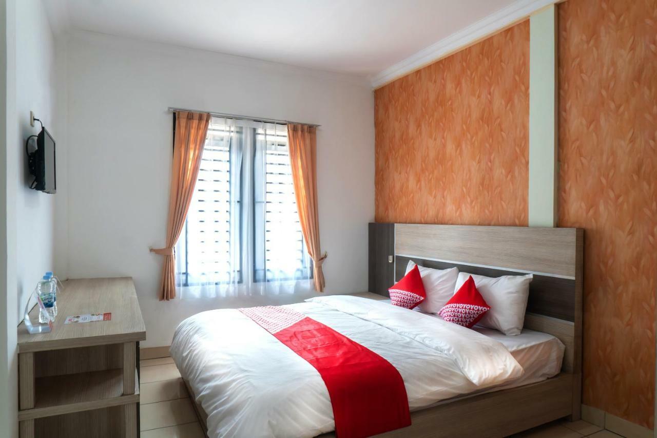 Super Oyo 617 Sukaraja Residence Syariah Бандунг Экстерьер фото